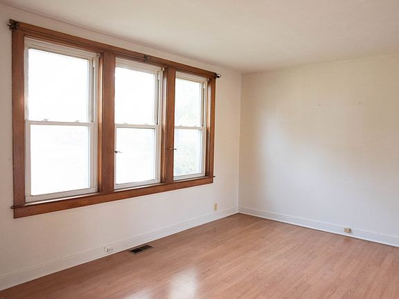 5th image of 9560 McVicker Ave