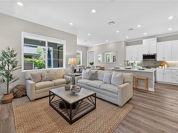 3rd image of 752 Sunrise Rd