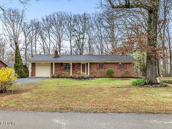 5th image of 861 Forest Heights Cir