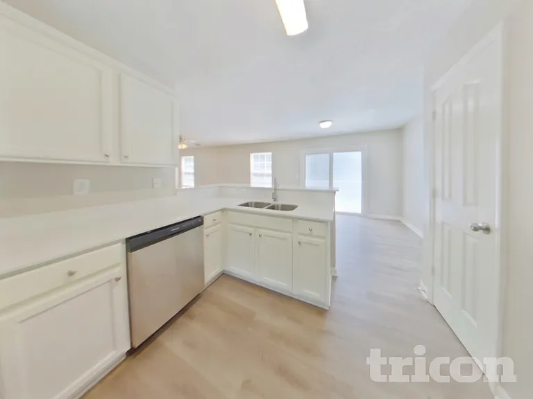 10527 Madison Park Dr — Photo 6