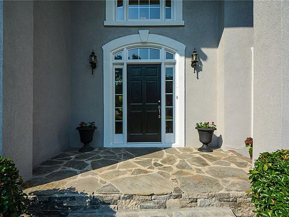 3rd image of 334 Lake Bluff Ct