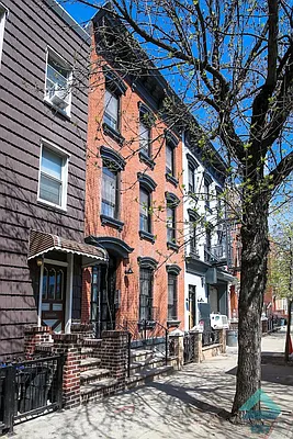 Rented by EXR | media 109