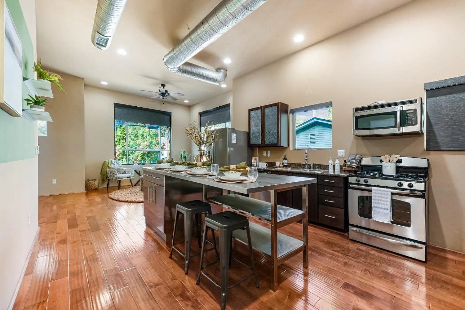 2 bed, 1399 sqft, $3,100 — Photo 3