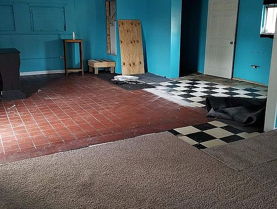 5th image of 419 Iroquois St