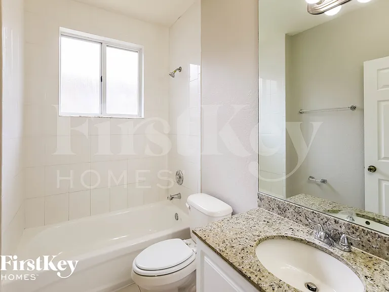1009 NE 16th Ave — Photo 16