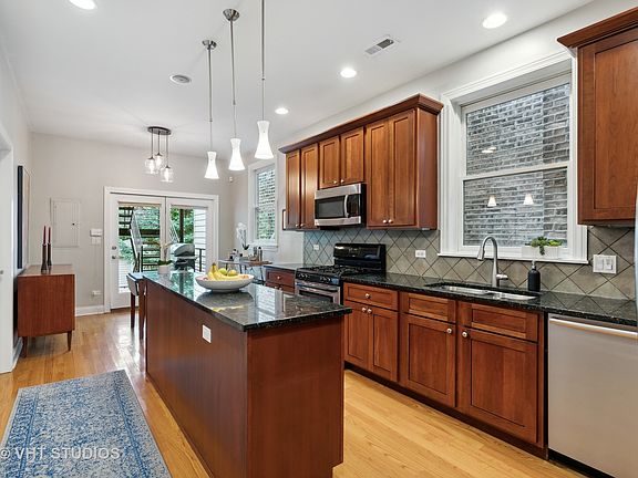 5th image of 2441 N Fairfield Ave #1