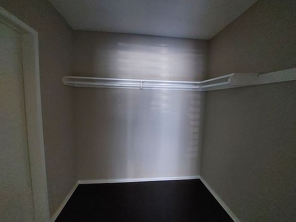 5th image of 1037 E 4th St APT 1