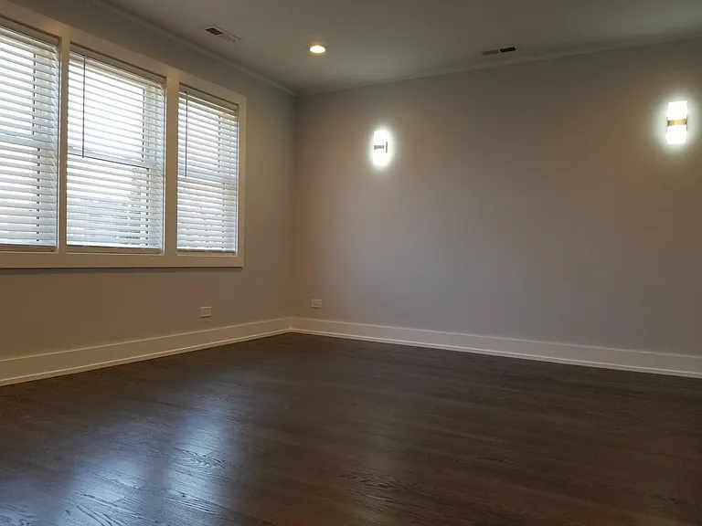 6726 N Artesian Ave #2 — Photo 5