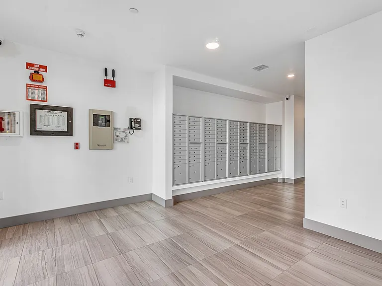 825 Coronado-Building — Photo 1