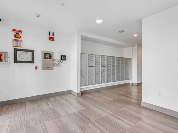 825 Coronado-Building