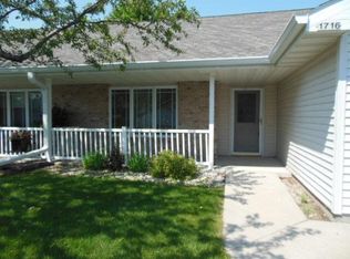 1716 Autumnwood Ct #17, Sheboygan, WI 53081