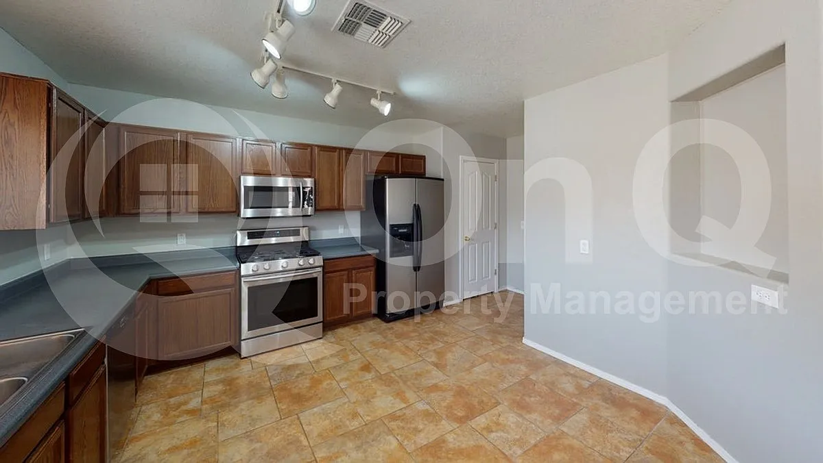 3 bed, 3.0 bath, 1857 sqft, $1,825 — Photo 4