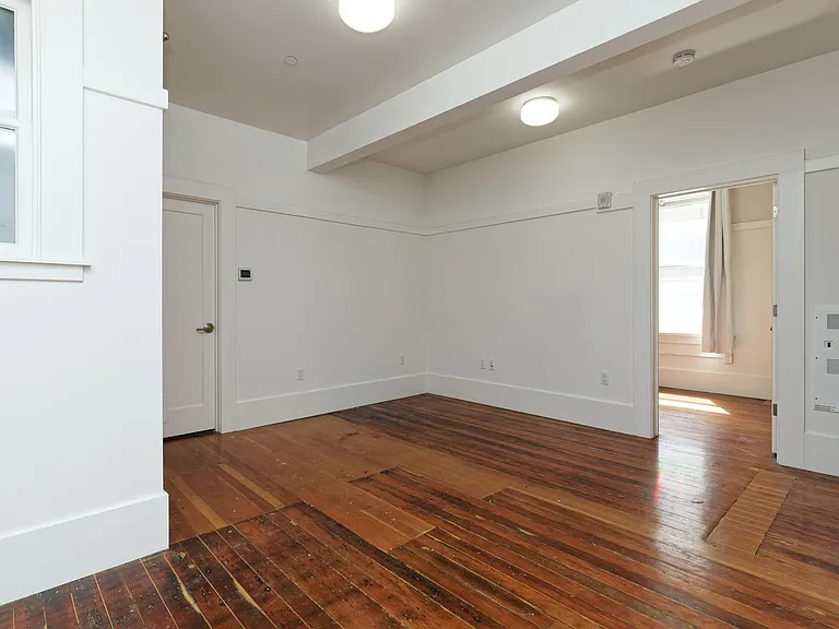 1605 Clay St — Photo 11