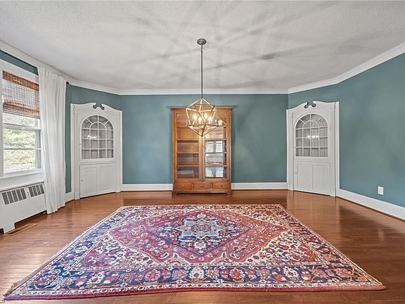 9th image of 224 W Colonial Dr