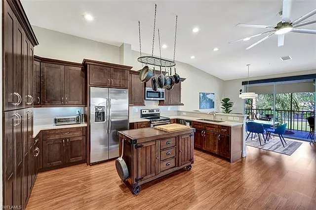 3 bed, 1928 sqft, $4,300 — Photo 3