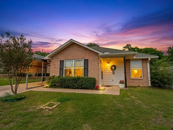 1107 Woodlands Park Dr, Lindale, TX 75771