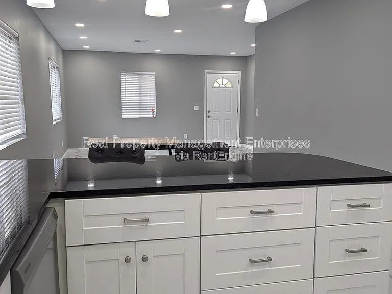 600 N Poplar Ln — Photo 6