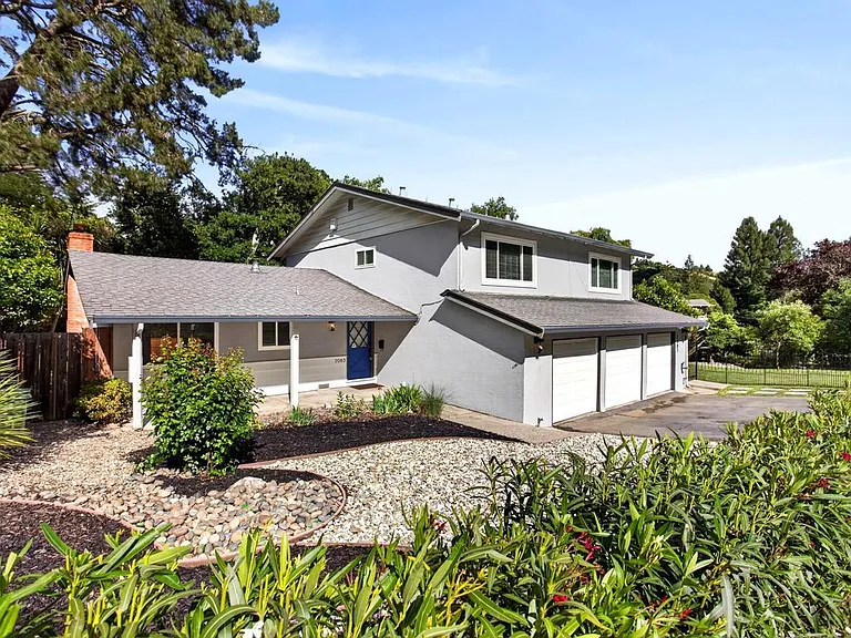 2083 Donald Dr — Photo 1