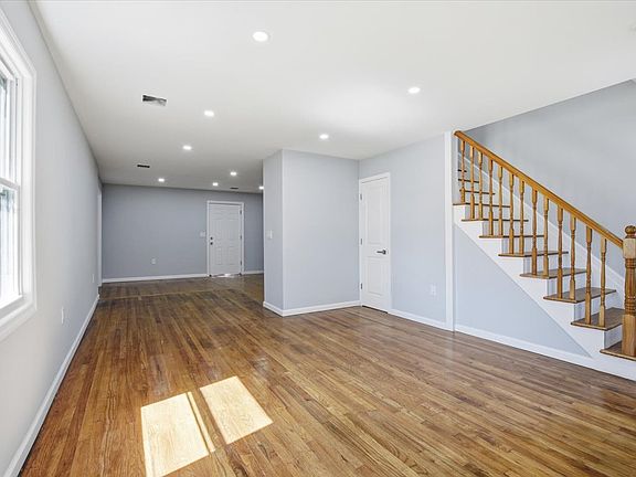 4th image of 1929 Paterson St
