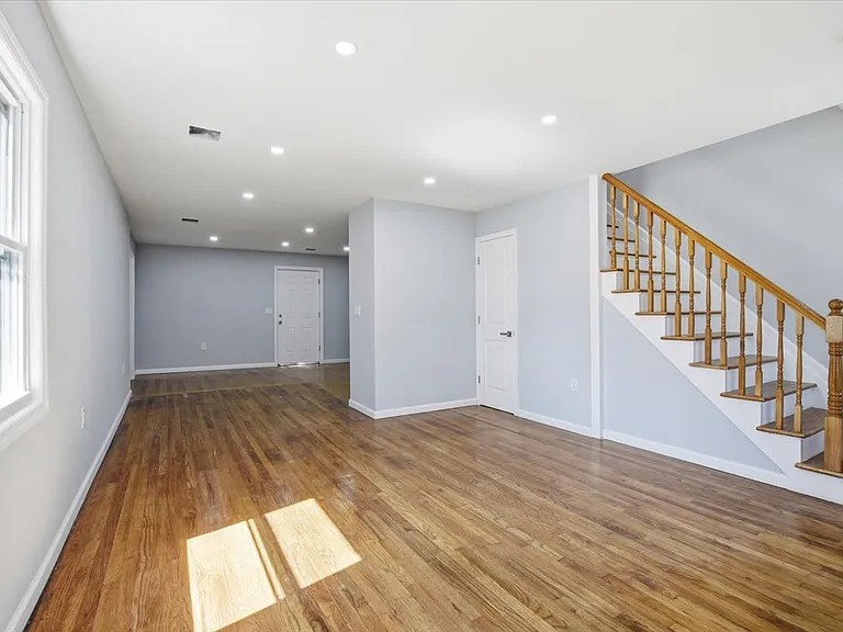 1928 Paterson St #1 — Photo 4