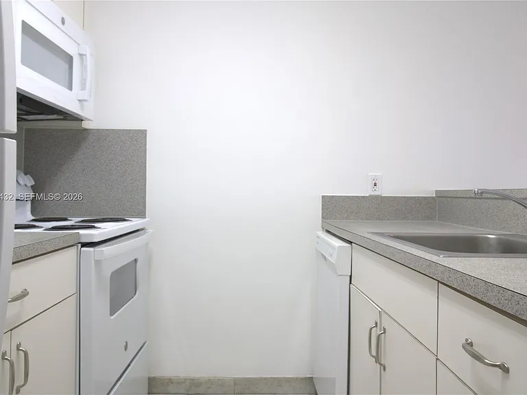 1225 NE 124th St #32B — Photo 5