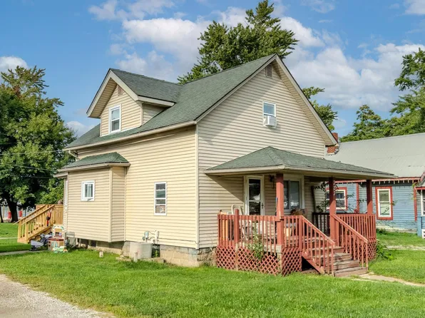 323 E Lake St, Topeka, IN 46571