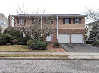 94 Arnold Ct, East Rockaway, NY 11518