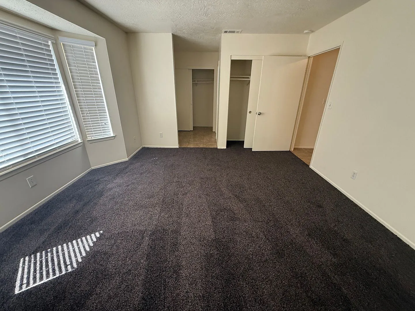 Hesperia-Refurbished- 3 Bedrooms, 2 Bathrooms + Den or Office, Large Property — Photo 4