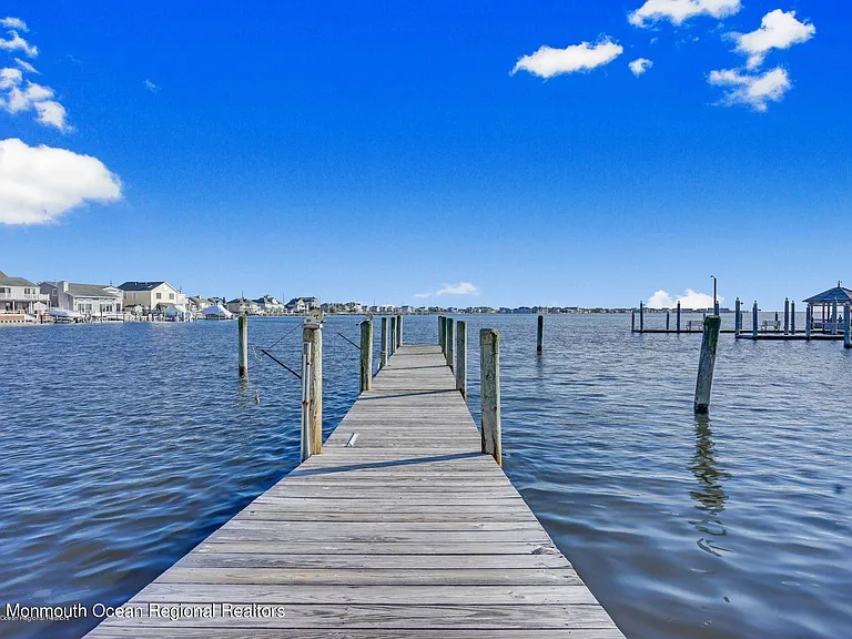 323 Cove Dr — Photo 4