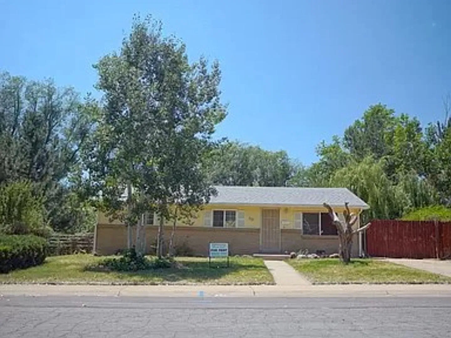 3 bedroom home in Louisville — Photo 2