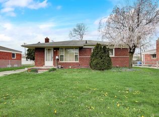24701 Cottage Ln, Warren, MI 48089