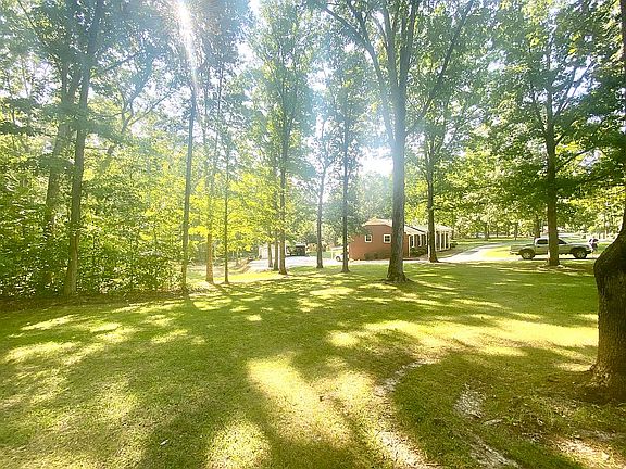 2nd image of 102 Oak Crest Dr