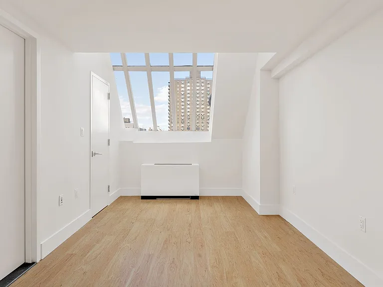 305 2nd Ave #Penthouse 1001 — Photo 8