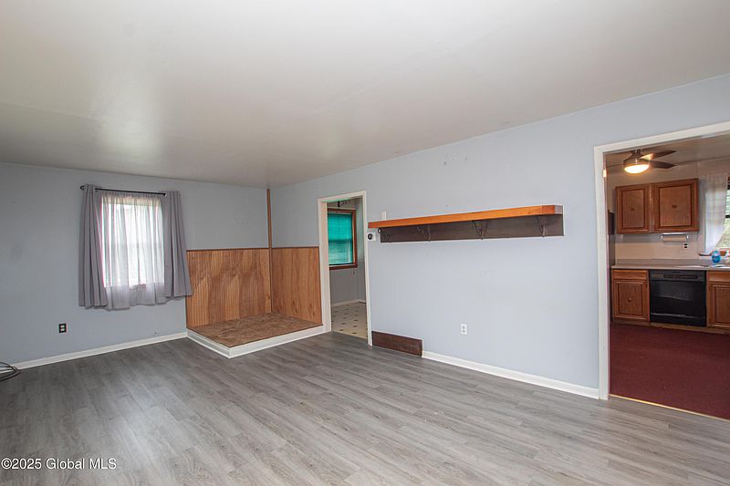 4th image of 154 Lampman Road