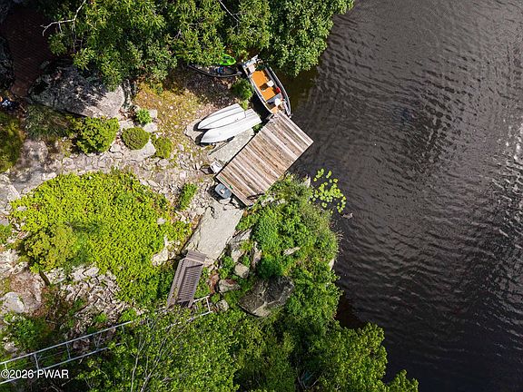 3rd image of 111 Waterview Dr