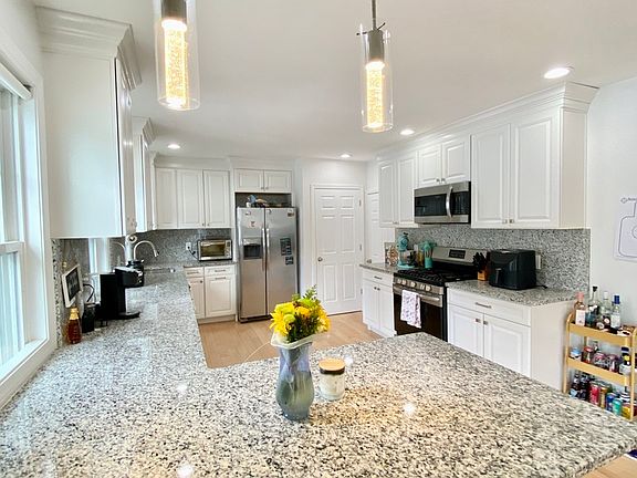 3rd image of 196 Boylston St #2