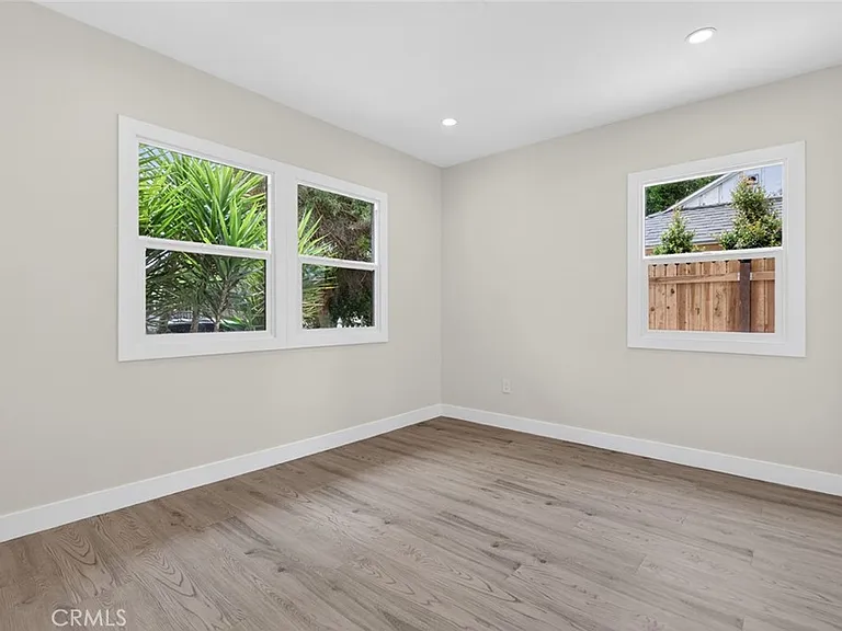 7359 Louise Ave — Photo 20