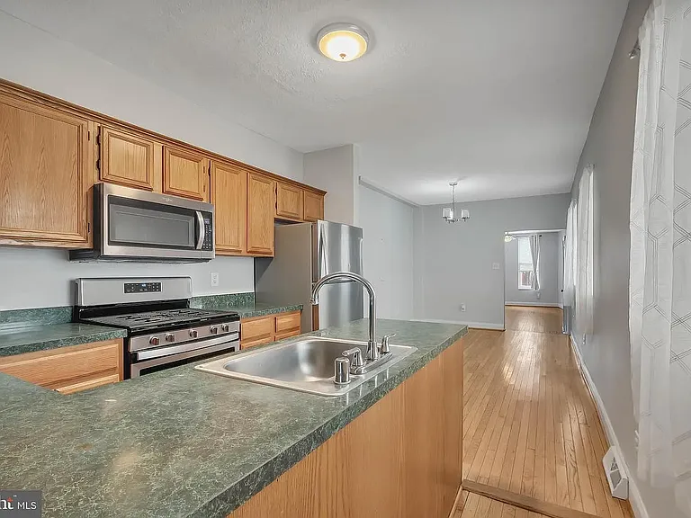 1513 S Charles St — Photo 8