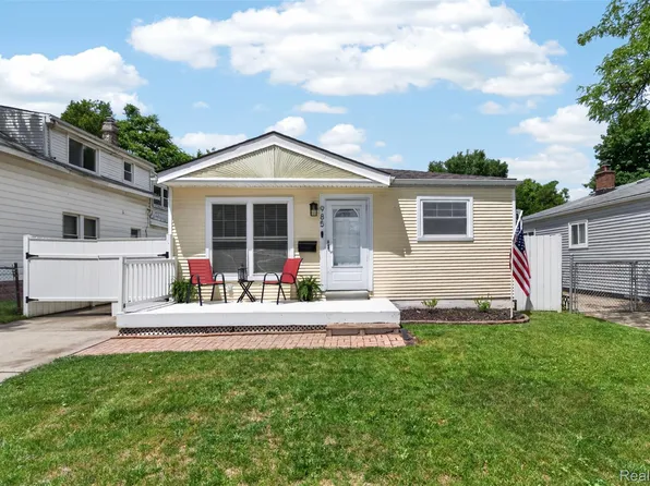 985 E Jarvis Ave, Hazel Park, MI 48030