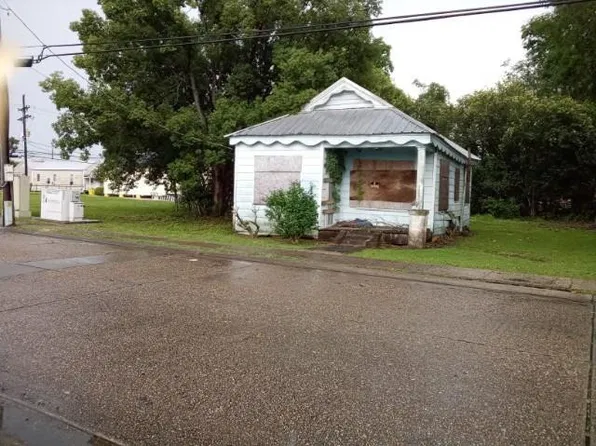 58225 Plaquemine St, Plaquemine, LA 70764