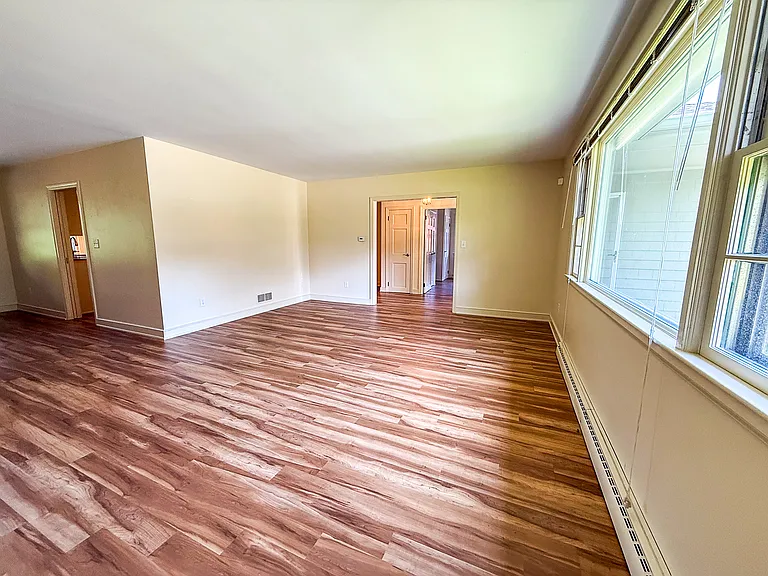 380 Gibbs Ave — Photo 4