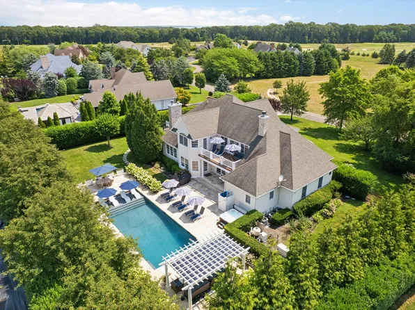 2675 Laurel Trl, Laurel, NY 11948