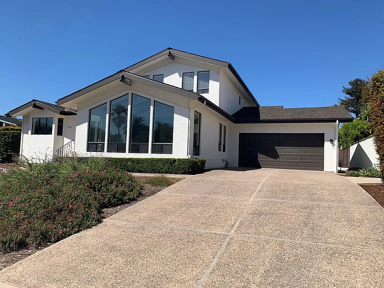 3747 Lincolnwood Dr — Photo 2