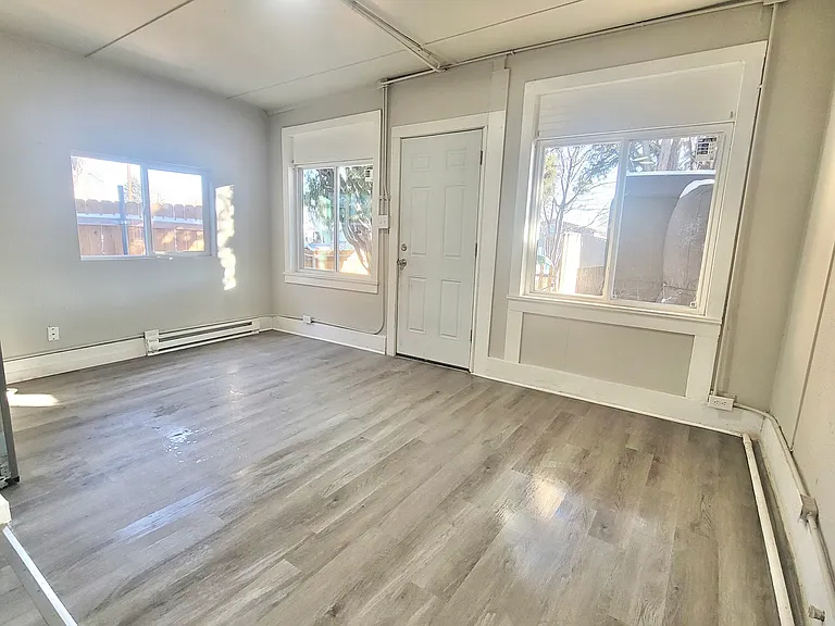 1025 W 17th St — Photo 3