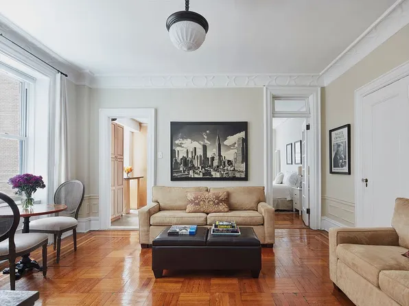 200 W 54th St #4H, New York, NY 10019