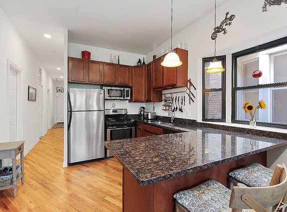 4th image of 1450 N Fairfield Ave APT 2F