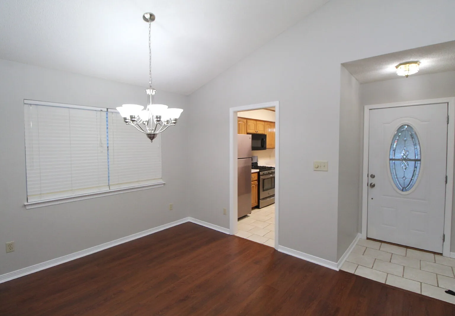2 bed, 2.0 bath, 1194 sqft, $1,575 — Photo 3