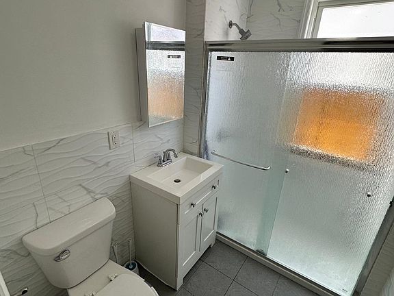 5th image of 146-10 Lakewood Ave #1