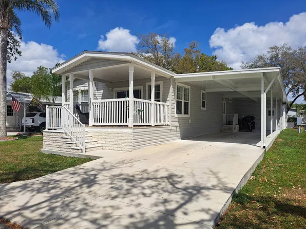38025 Woodgate Ln, Zephyrhills, FL 33542