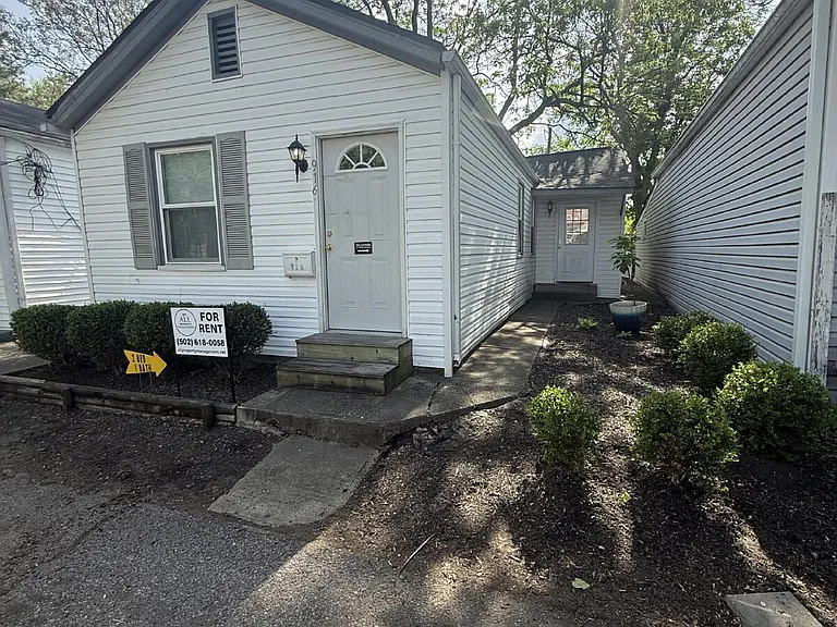 916 Schiller Ct — Photo 2